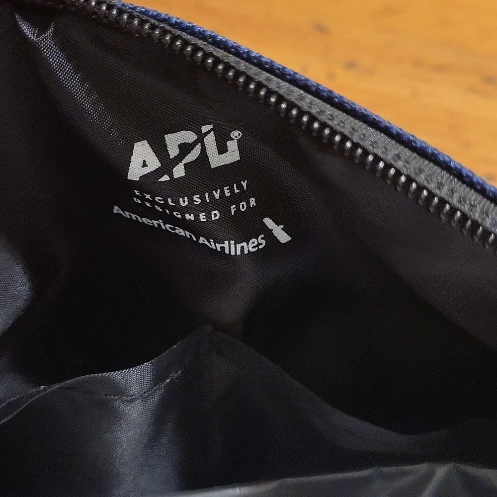NWOT APL Travel Kit - Picture 6 of 6